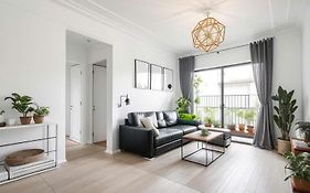Stylist 2 Bedrooms Apartment